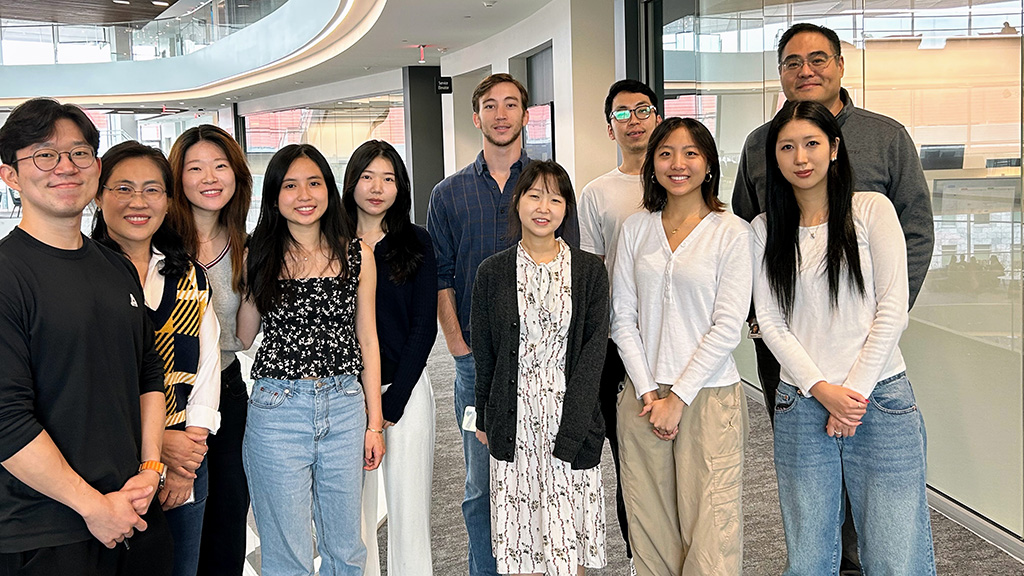 Woo lab team in HSRB II.
