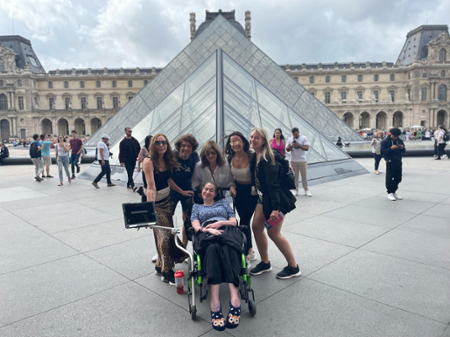 Kendel and friends Louvre Museum