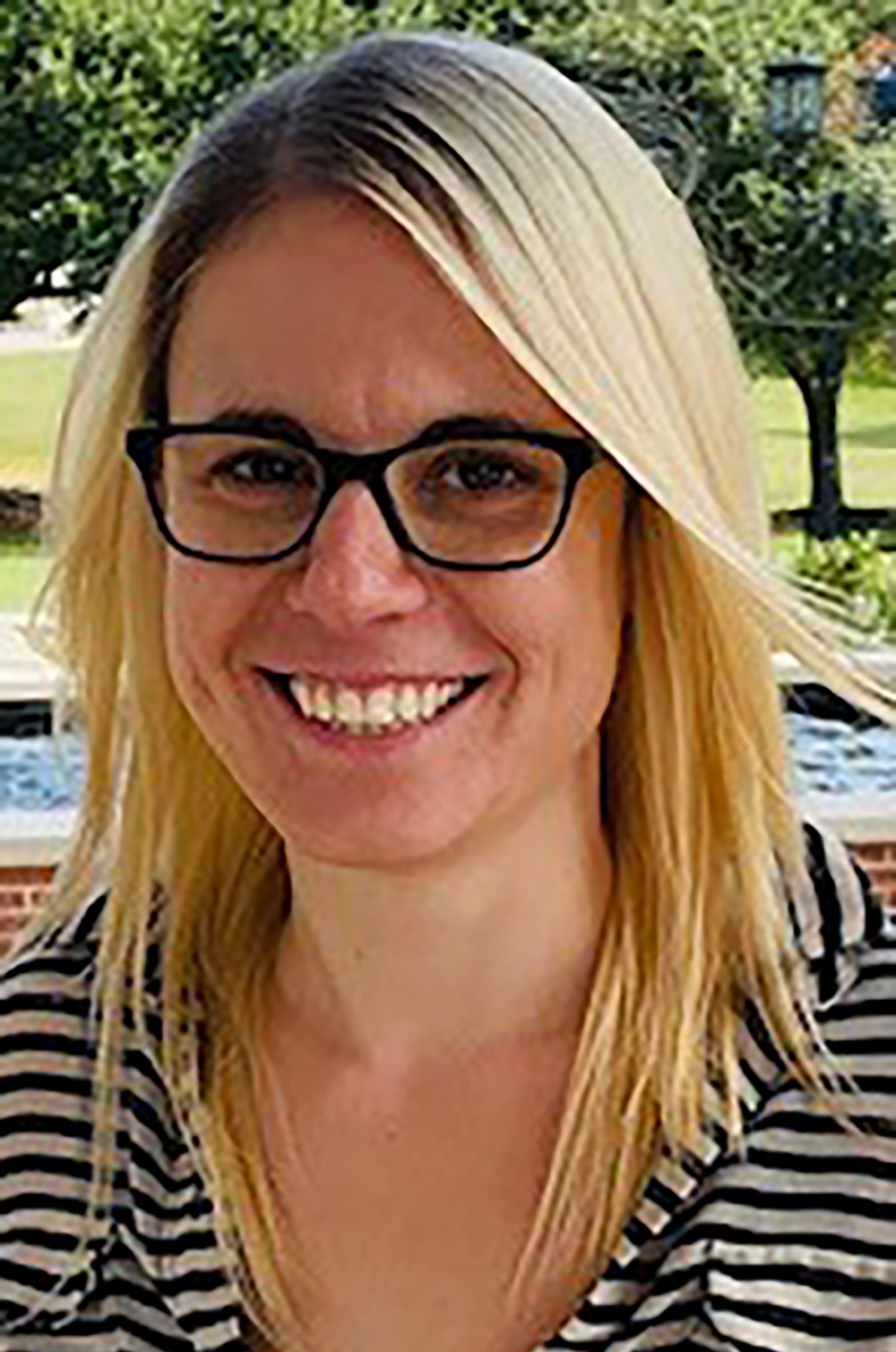 Dr. Laura Marie headshot