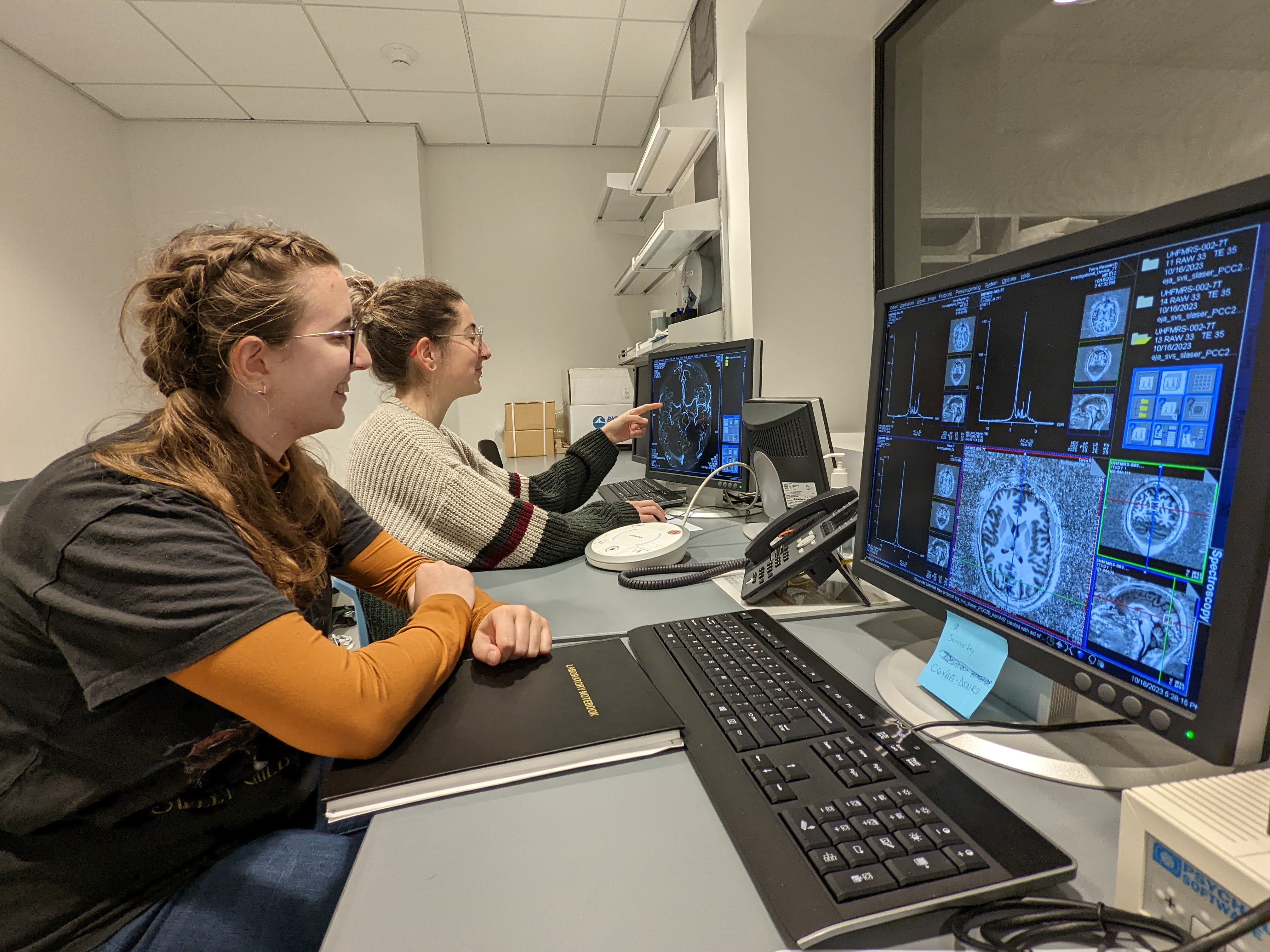 Rachel Goldberg and Eva Martinez Luque using the 7T MRI to examine brain tissue.