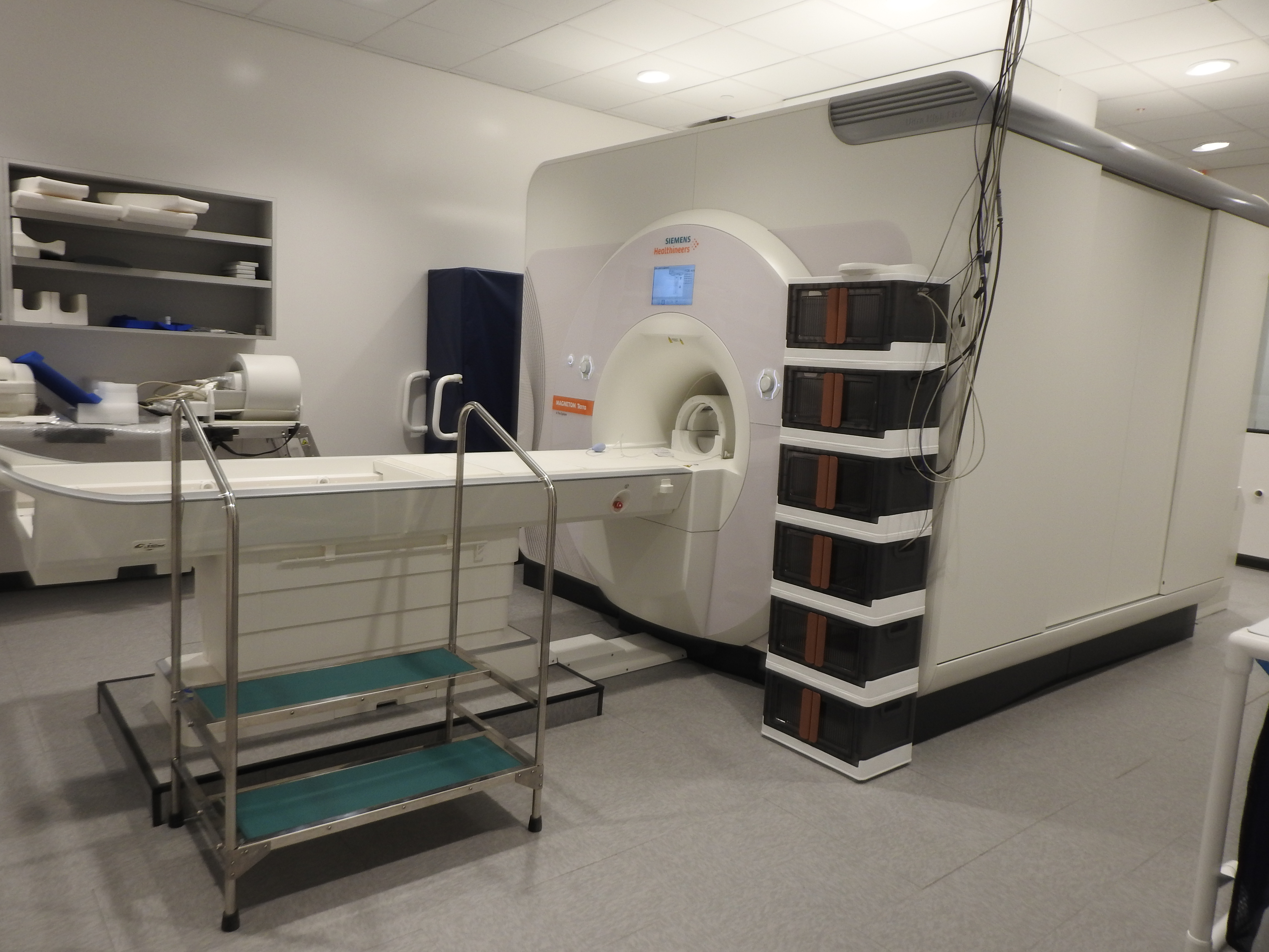 Above: The 7T MRI that is housed within the Center for Systems Imaging in HSRB-II. Photo: Lei Zhou 